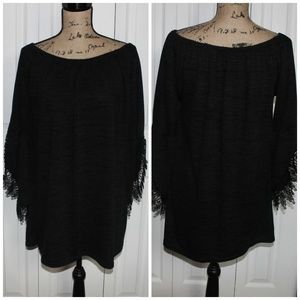 Win Win Black open  sleeve lace tunic